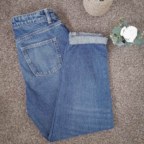 Ripped Mom Jeans - Picture 4 of 5